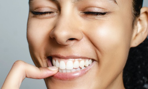 Image article blog Gencive enflée autour d'une dent : comment la soigner ?